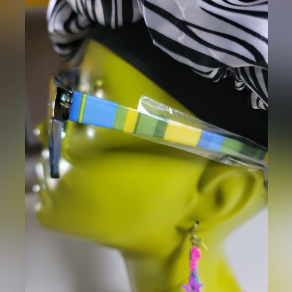 Readers +4.00 - Picture 3 of 4